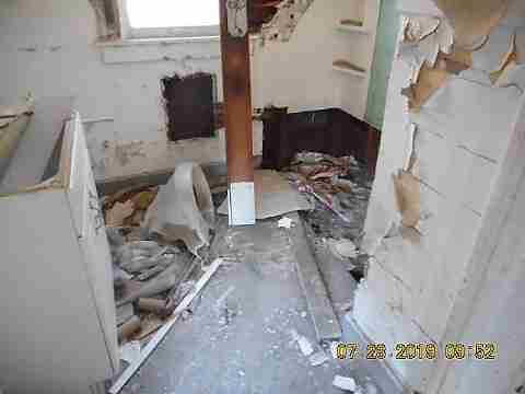 4400 St Clair (39)_m.jpg